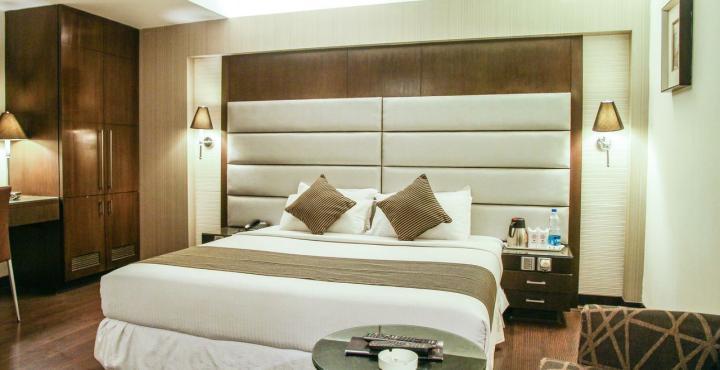 Southern Plaza Kolkata Bagian luar foto