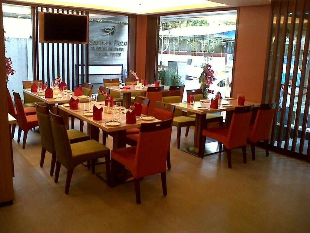 Southern Plaza Kolkata Bagian luar foto
