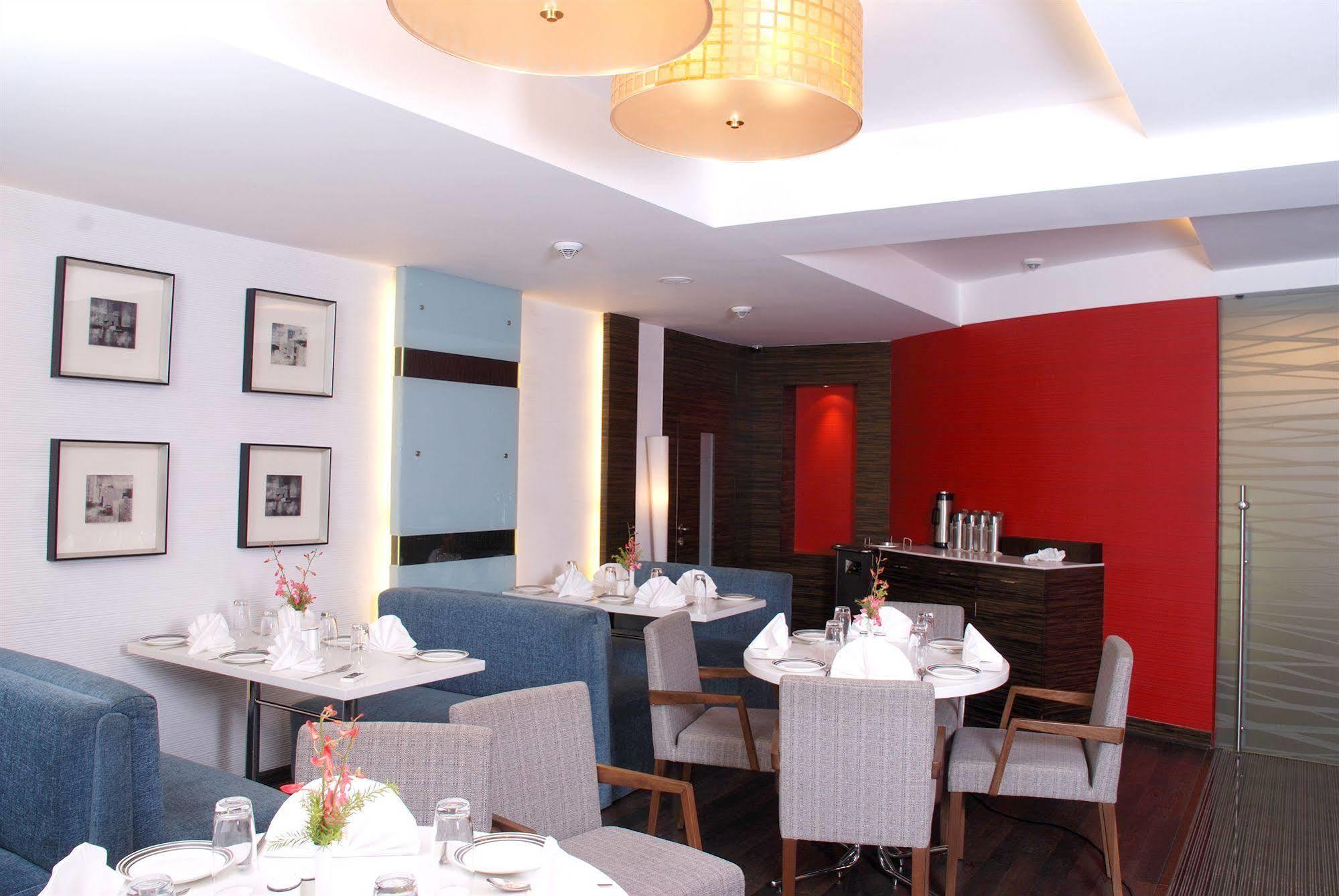 Southern Plaza Kolkata Bagian luar foto