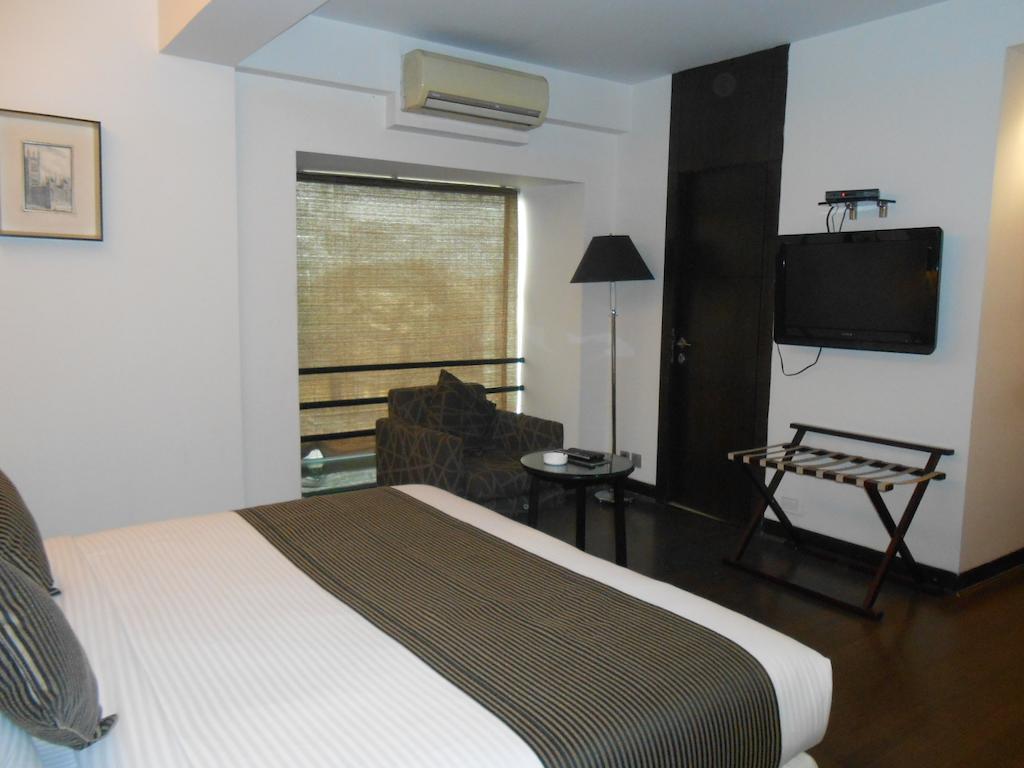 Southern Plaza Kolkata Bagian luar foto